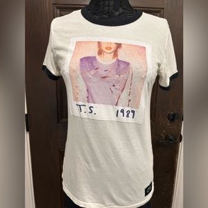 Authentic Taylor Swift 1989 World Tour Concert T-Shirt RARE